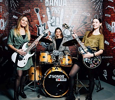 А потому, что мы банда...