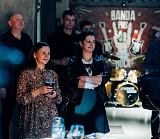 А потому, что мы банда...