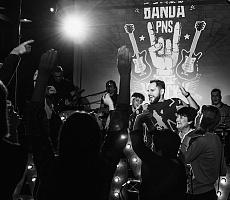 А потому, что мы банда...